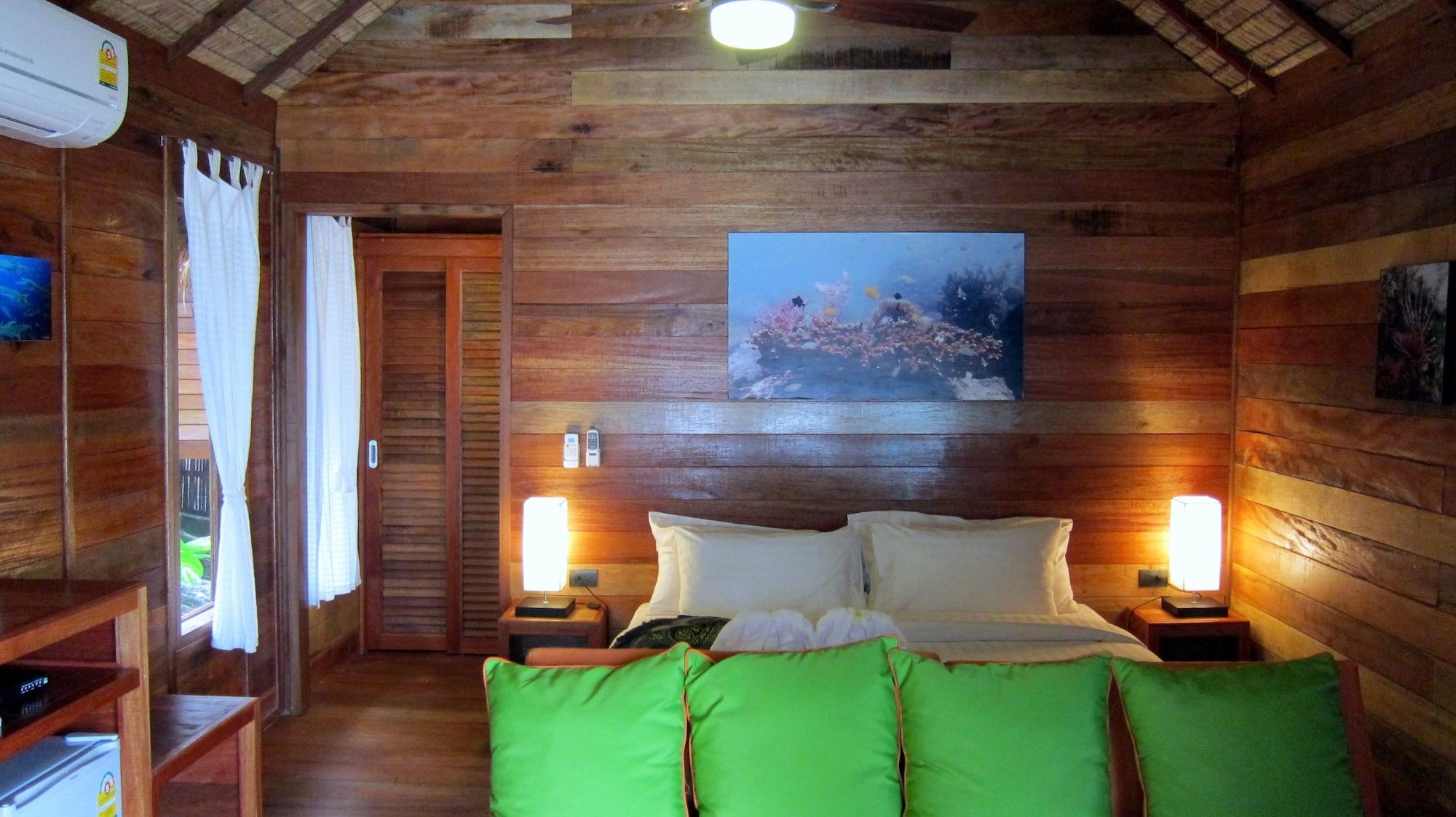 Ten Moons Lipe Resort 외부 사진