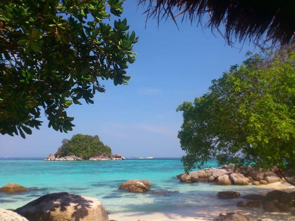 Ten Moons Lipe Resort 외부 사진