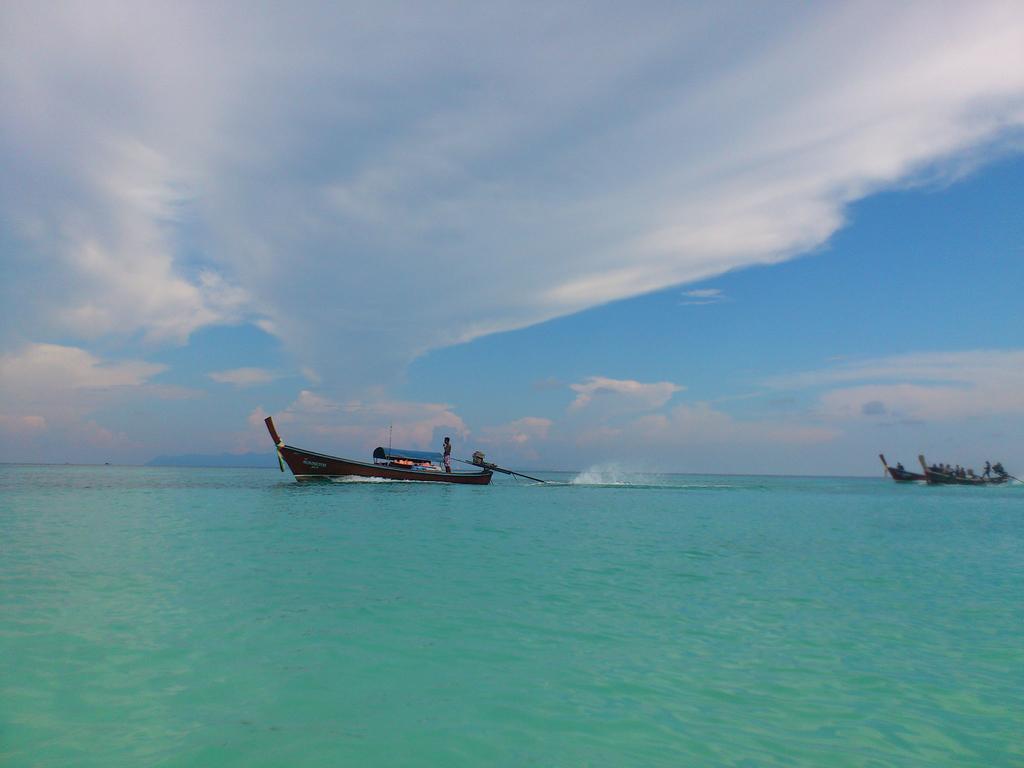 Ten Moons Lipe Resort 외부 사진