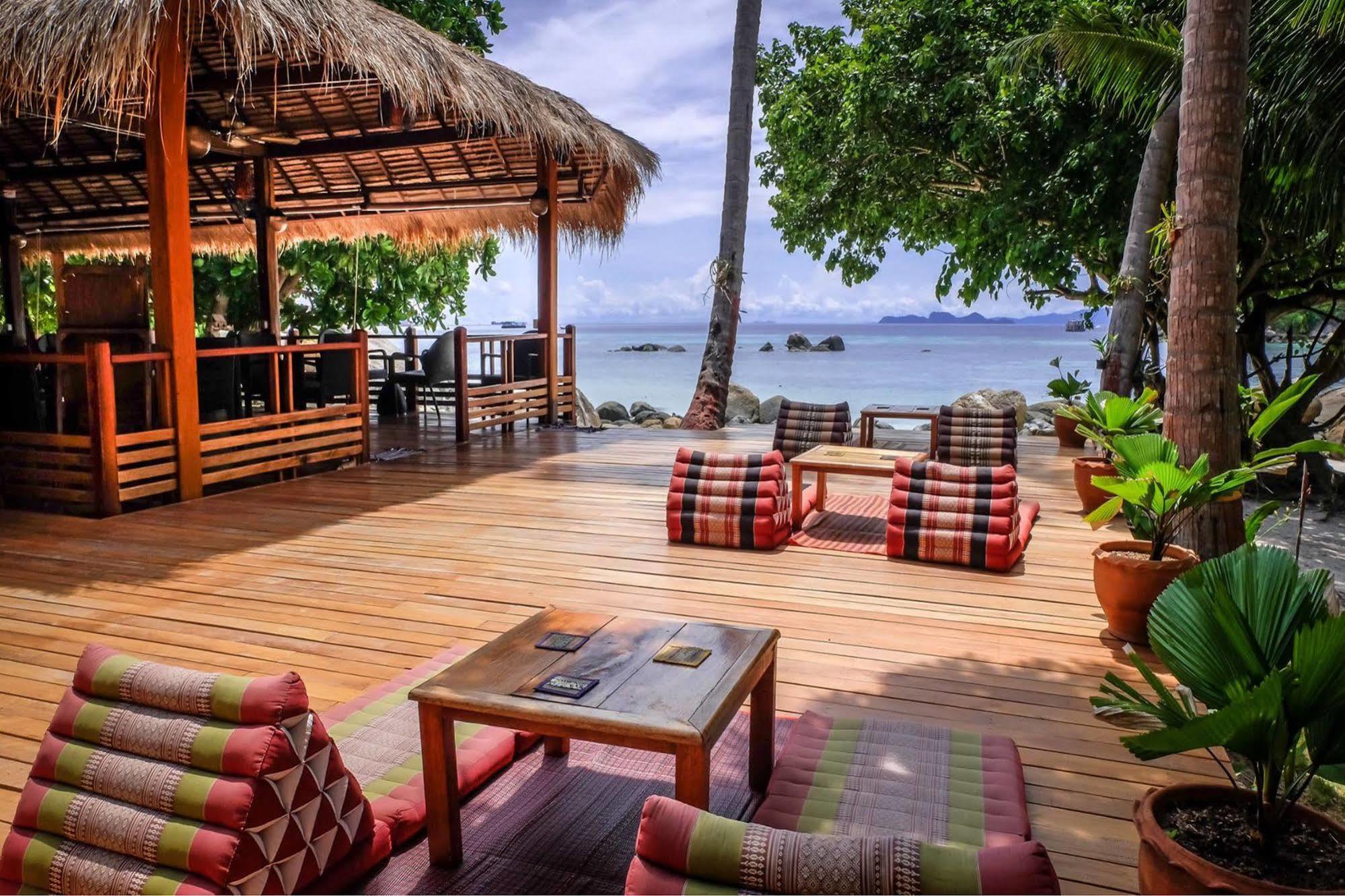 Ten Moons Lipe Resort 외부 사진