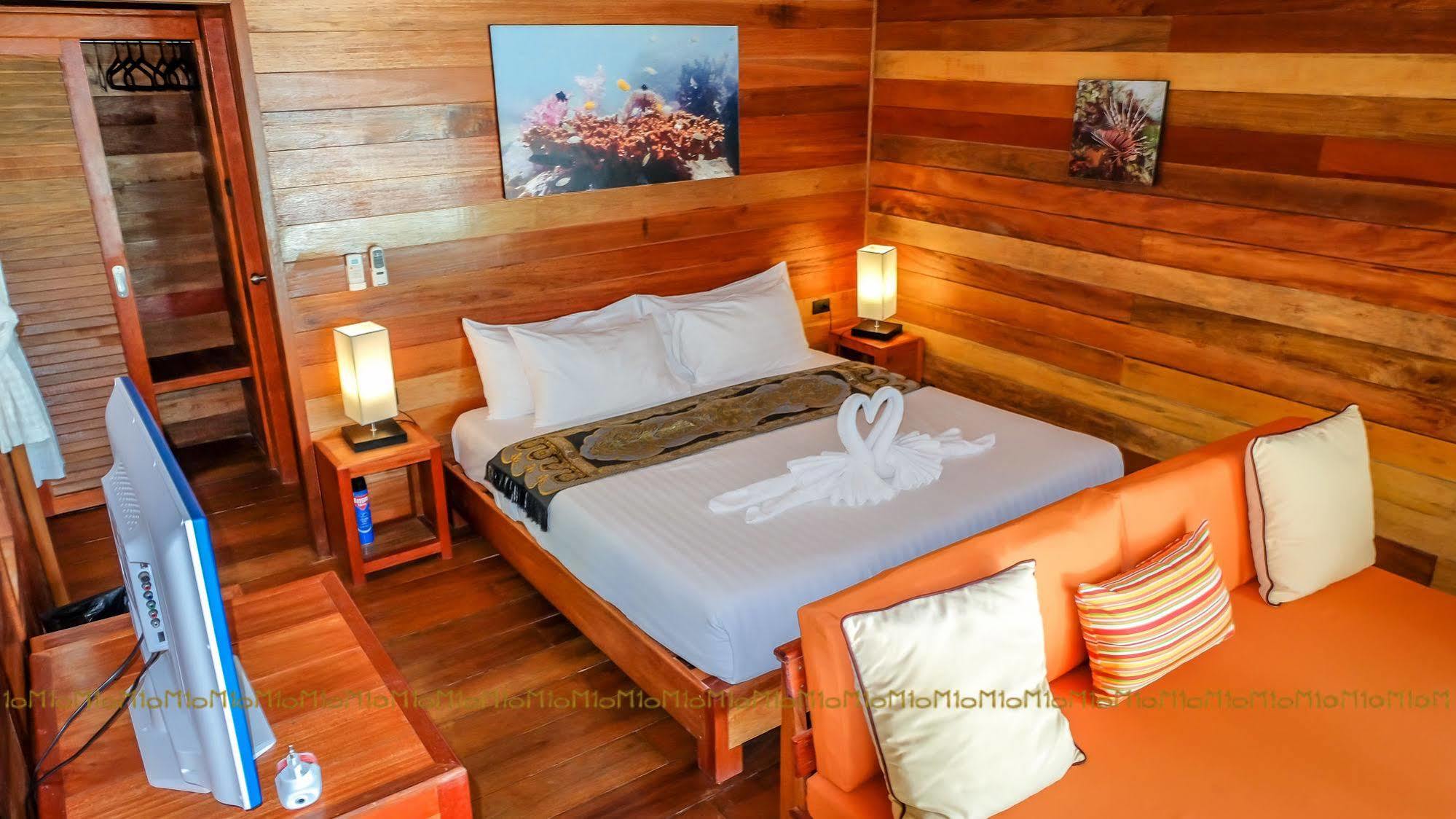 Ten Moons Lipe Resort 외부 사진